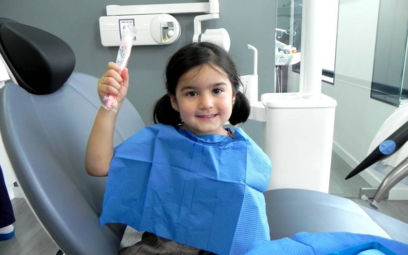 ¿Cuándo hacer la primera consulta con el odontólogo?