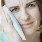 Cuidados inmediatos tras implante dental con aplicación de frío local
