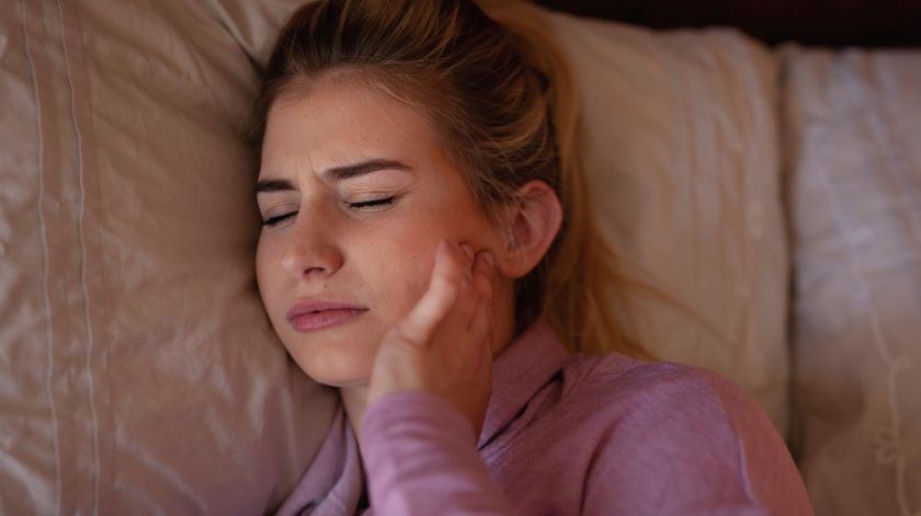 Dolor dental por bruxismo Dolor dental por bruxismo y tensión mandibular