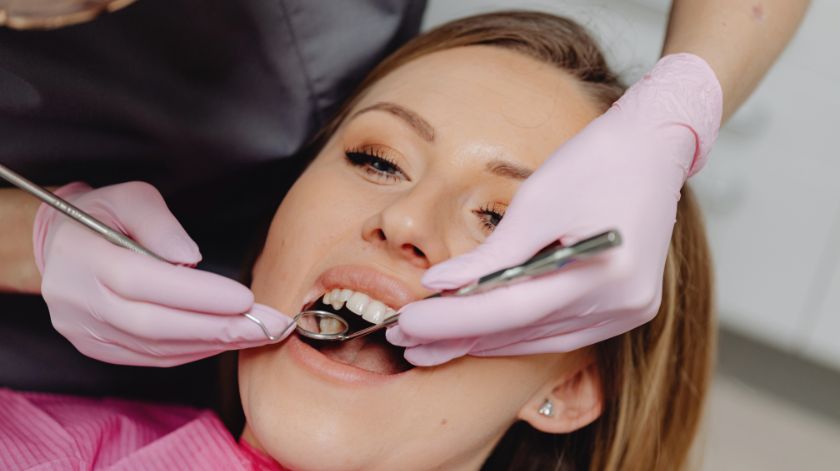 Revisión odontológica para diagnóstico precoz de problemas dentales Revisión odontológica para diagnóstico precoz de problemas dentales