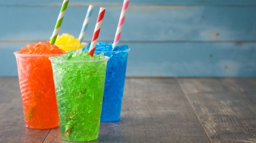 Refrescos y bebidas ácidas para los dientes Granizados y bebidas frías relacionados con sensibilidad dental.