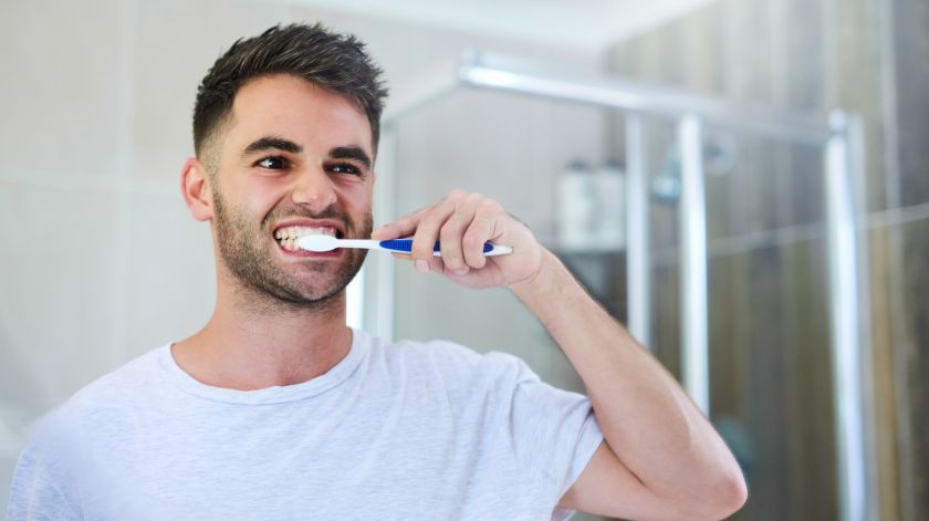 Cepillarse los dientes por la noche en verano para prevenir caries Cepillarse los dientes por la noche en verano para prevenir caries